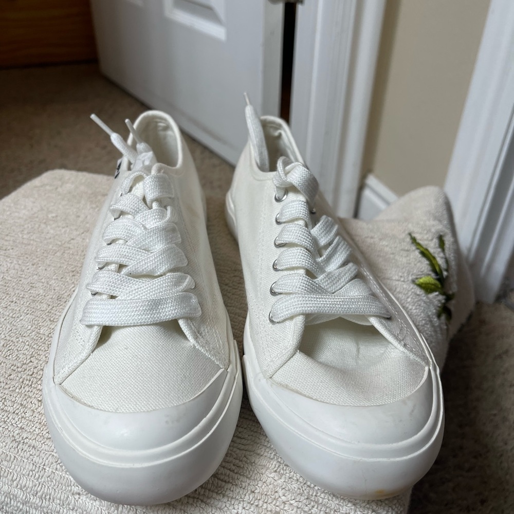 Rocket Dog White Canvas Sneakers Minimalist Design